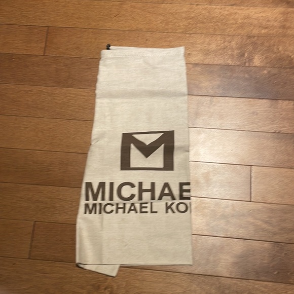 MK black purse. A little used on inside (pic) otherwise in great condition. - Picture 6 of 7